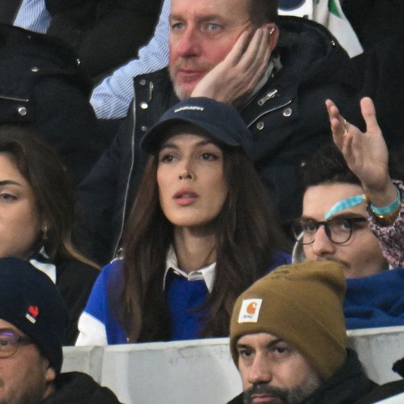 Iris Mittenaere - Célébrités dans les tribunes du match d'ouverture du Tournoi des six nations : France-Irlande (36-14) au Stade de France à Saint-Denis le 5 février 2026. © Lionel Urman/Bestimage