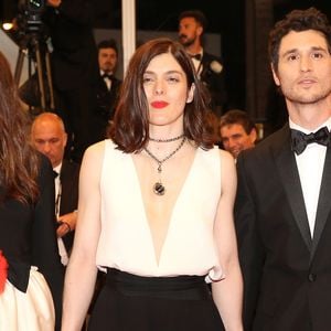 Anaïs Demoustier, Valérie Donzelli et Jérémie Elkaïm lors de la montée des marches du film "Marguerite & Julien" lors du 68e Festival International du Film de Cannes, le 19 mai 2015.
© BORDE-MOREAU / BESTIMAGE