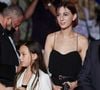 Alice Attal a pris la pose dans le quartier de Nothing Hills.

Alice et Jo Attal (les filles de Charlotte Gainsbourg) - Montée des marches du film "Jane par Charlotte" lors du 74ème Festival International du Film de Cannes. Le 7 juillet 2021
© Borde-Jacovides-Moreau / Bestimage