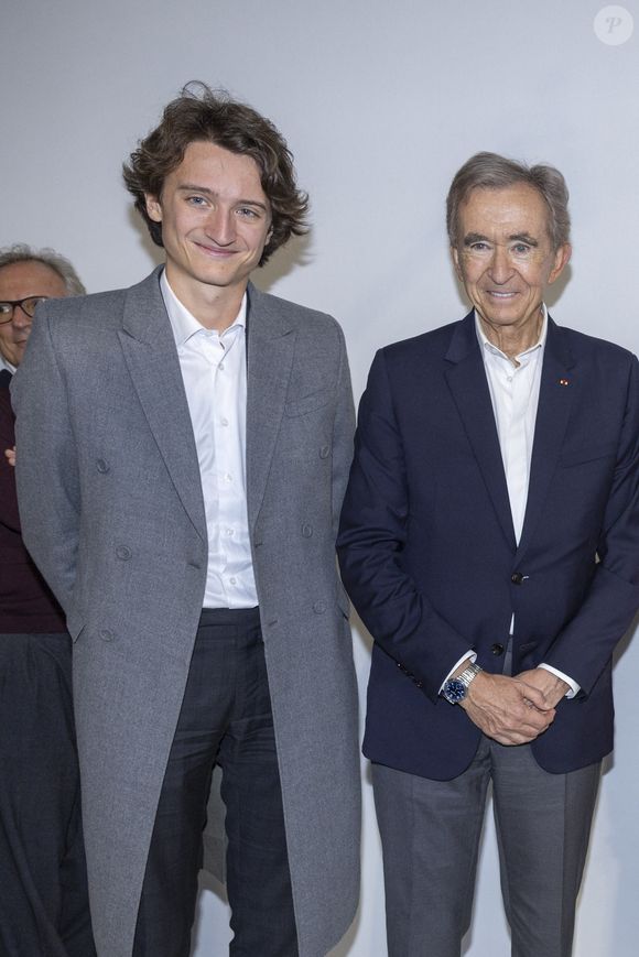 Jean Arnault et Bernard Arnault au Greeting du défilé de mode féminine Dior printemps-été lors de la Fashion Week de Paris (PFW), à Paris, France © Olivier Borde/Bestimage