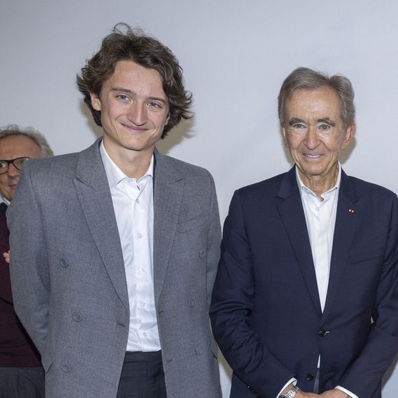 Jean Arnault et Bernard Arnault au Greeting du défilé de mode féminine Dior printemps-été lors de la Fashion Week de Paris (PFW), à Paris, France © Olivier Borde/Bestimage