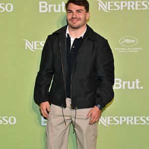 Mais Antoine Dupont a aussi la tête ailleurs, loin de la France, depuis qu’il est devenu actionnaire du club de rugby de Los Angeles.

Antoine Dupont à la soirée Nespresso X Brut avant le 78ème Festival de Cannes à Cannes, France, le 15 mai 2025. Photo by Julien Reynaud/APS-Medias/ABACAPRESS.COM