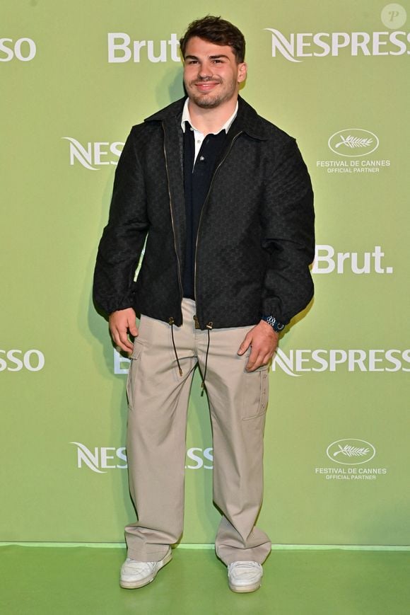 Photo : Mais Antoine Dupont a aussi la tête ailleurs, loin de la France,  depuis qu'il est devenu actionnaire du club de rugby de Los Angeles.  Antoine Dupont à la soirée Nespresso