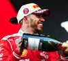 Après l’arrivée, les deux personnalités ont partagé un moment de célébration très remarqué.

HAMILTON Lewis (gbr), Scuderia Ferrari SF-26, portrait podium lors du Grand Prix de Formule 1 du Canada 2026, 6ème manche du Championnat du Monde de Formule 1 2026 du 5 au 7 juin 2026 sur le Circuit de Monaco, à Monte-Carlo, Monaco - © DPPI / PsnewZ / Bestimage