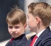 Si Kate Middleton et sa fille la princesse Charlotte ont capté tous les regards, c'est le prince George qui a beaucoup amusé les fans, sur le live.
Le prince Louis de Galles, Le prince George de Galles - Les membres de la famille royale britannique arrivent à Buckingham Palace pour la cérémonie Trooping the Colour à Londres, le 14 juin 2025. Affecté par le crash du Boeing 787 Dreamliner à Ahmedabad du 12 juin, le souverain et les officiels porteront un brassard noir en hommage aux plus de 270 victimes. Bon nombre d'elles étaient des ressortissants britanniques.
© James Whatling / Bestimage