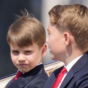 Si Kate Middleton et sa fille la princesse Charlotte ont capté tous les regards, c'est le prince George qui a beaucoup amusé les fans, sur le live. 

Le prince Louis de Galles, Le prince George de Galles - Les membres de la famille royale britannique arrivent à Buckingham Palace pour la cérémonie Trooping the Colour à Londres, le 14 juin 2025. Affecté par le crash du Boeing 787 Dreamliner à Ahmedabad du 12 juin, le souverain et les officiels porteront un brassard noir en hommage aux plus de 270 victimes. Bon nombre d'elles étaient des ressortissants britanniques.
© James Whatling / Bestimage