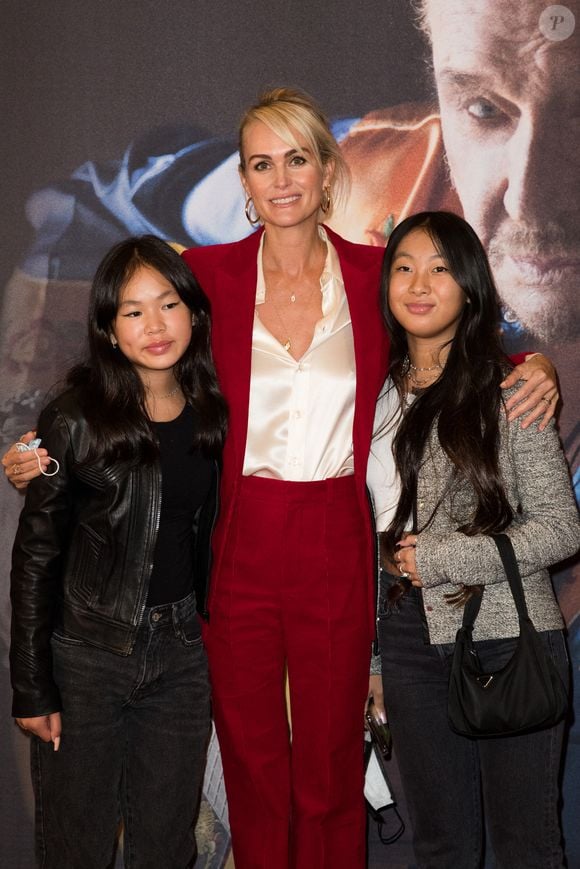 Laeticia Hallyday et ses filles Joy et Jade - Projection au Grand Rex à Paris des documentaires "Johnny USA" et "A nos promesses" à l'occasion de la Journée Spéciale Johnny, son rêve américain. Le 21 octobre 2020
© Jacovides-Moreau / Bestimage