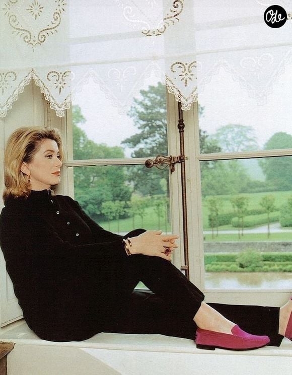 Cliché de Catherine Deneuve à Primard, par François Pedron pour la magazine Oh La en 2000. Photo partagée sur Instagram le 16 juillet 2025.