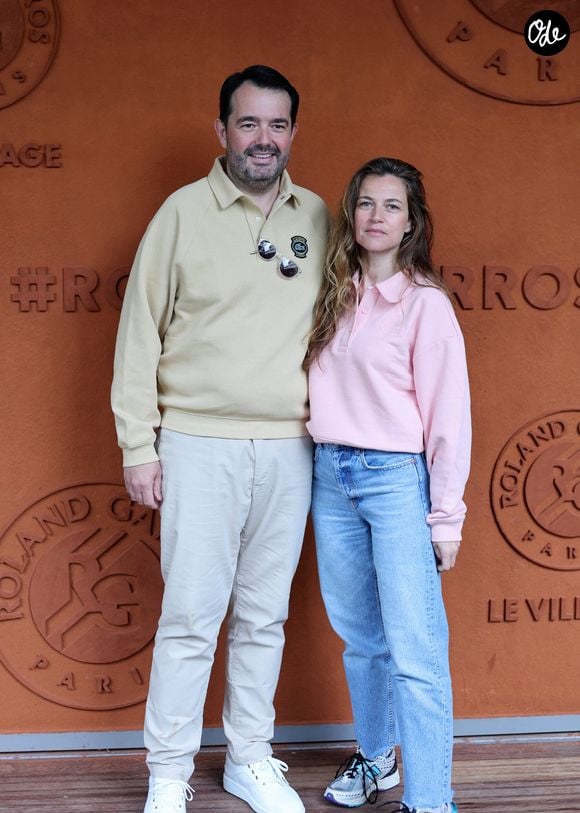 Celle qui gère le groupe familial a annoncé la sortie, le 21 octobre prochain, d'un livre très spécial : le Carnet de recettes de famille. 

Jean-François Piège et sa femme Elodie au village lors des Internationaux de France de tennis de Roland Garros 2024, à Paris, France, le 1er juin 2024. © Jacovides-Moreau/Bestimage