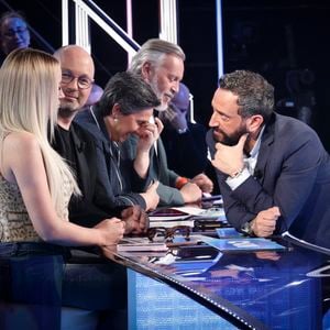 Pas évident de ne pas avoir de complexes lorsqu’on est entourée de personnes qui ont pris l’habitude de céder à l’appel de la médecine esthétique à la moindre ridule.

Exclusif - Cyril Hanouna, Polska, Thomas Guénolé, Danielle Moreau, Jean-Michel Maire, sur le plateau de l’émission « TPMP » (Touche pas à mon poste) présentée par C.Hanouna et diffusée en direct sur C8, Paris, France. © Jack Tribeca / Bestimage