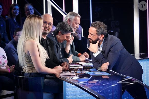 Pas évident de ne pas avoir de complexes lorsqu’on est entourée de personnes qui ont pris l’habitude de céder à l’appel de la médecine esthétique à la moindre ridule.

Exclusif - Cyril Hanouna, Polska, Thomas Guénolé, Danielle Moreau, Jean-Michel Maire, sur le plateau de l’émission « TPMP » (Touche pas à mon poste) présentée par C.Hanouna et diffusée en direct sur C8, Paris, France. © Jack Tribeca / Bestimage