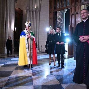 Mgr Laurent Ulrich, archevêque de Paris, Emmanuel Macron, président de la République Française, et la Première dame Brigitte Macron lors de la cérémonie de réouverture de la cathédrale Notre-Dame de Paris, le 7 décembre 2024. © Eric Tschaen/Pool/Bestimage