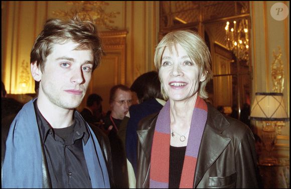 Archives : Thomas Dutronc et Françoise Hardy lors du concert d'Henri Salvador à l'Olympia en 2001.