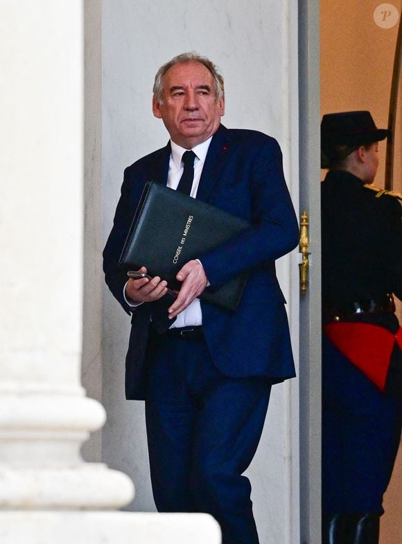 François Bayrou, Premier ministre à la sortie du conseil des ministres au palais de l'Elysée à Paris le 21 avril 2025. © Christian Liewig / Bestimage