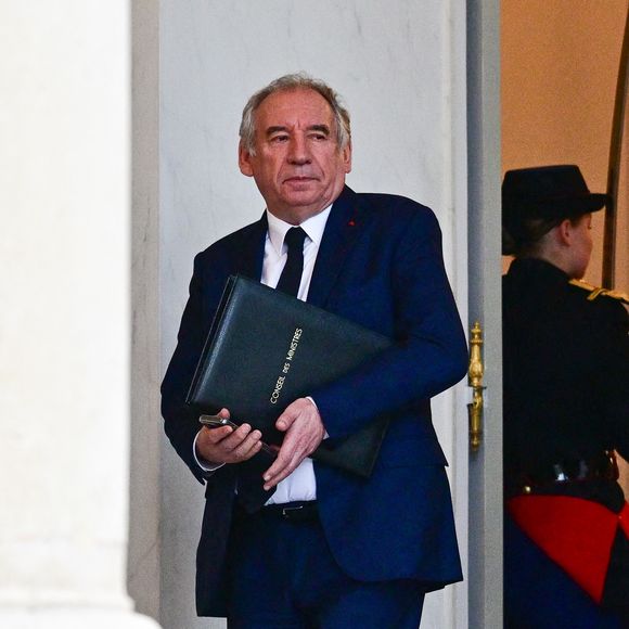 François Bayrou, Premier ministre à la sortie du conseil des ministres au palais de l'Elysée à Paris le 21 avril 2025. © Christian Liewig / Bestimage