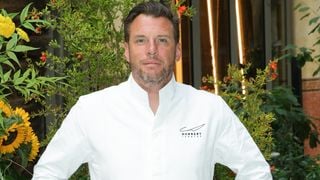 Norbert Tarayre motive et responsabilise ses employés, avec de l'argent à la clef : "Dans le restaurant que je viens d'ouvrir j'ai mis une cagnotte de 10 000 euros"