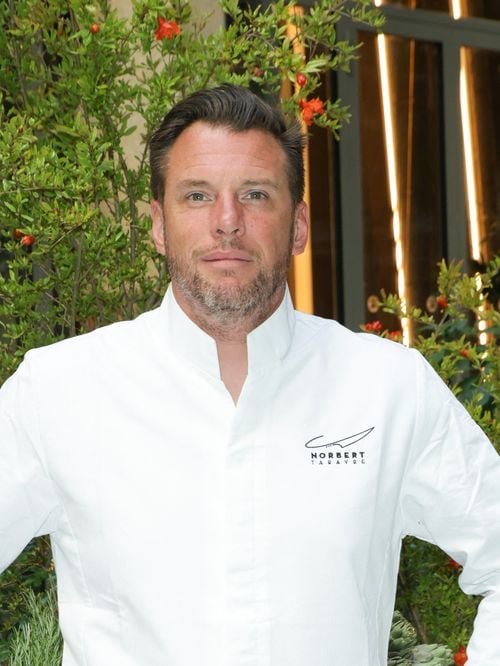 Norbert Tarayre motive et responsabilise ses employés, avec de l'argent à la clef : "Dans le restaurant que je viens d'ouvrir j'ai mis une cagnotte de 10 000 euros"