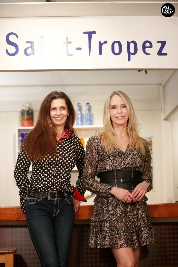 "Ça fait longtemps que vous nous demandez des retrouvailles… Vous nous manquez aussi alors voici ce à quoi nous avons pensé…", écrivent-elles en légende de la publication. 

Les actrices de la série "Sous le soleil", Tonya Kinzinger et Adeline Blondieau lors de l'inauguration de l'exposition "Sous le soleil" au musée de la gendarmerie à Saint-Tropez, Côte d'Azur, France, le 1er avril 2023. © Philipe Arnassan/Nice Matin/Bestimage