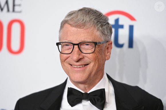 Cofondateur de Microsoft à seulement 19 ans, il a rapidement troqué les bancs de l’université contre les bureaux sans fenêtre d’une start-up en plein essor. 

Bill Gates au photocall du gala "Time 100" au Lincoln Center à New York, le 8 juin 2022. STARMAX / BESTIMAGE