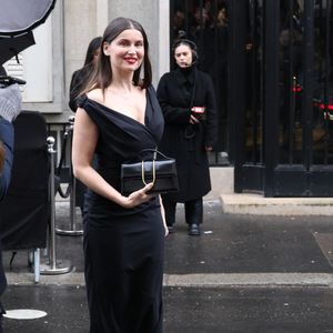 Laetitia Casta - Arrivées au défilé Jacquemus lors de la Fashion Week Masculine prêt-à-porter Automne/Hiver 2025-2026 à Paris, le 26 janvier 2025. 
© Denis Guignebourg / Bestimage