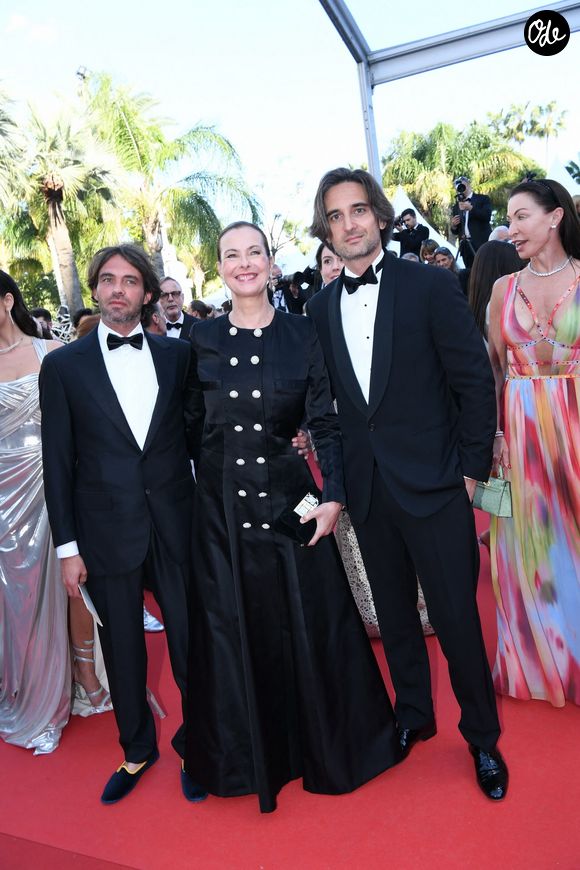 Dimitri Rassam est producteur, son demi-frère assistant réalisateur

Carole Bouquet avec ses fils Louis Giacobetti et Dimitri Rassam - Montée des marches du film « Megalopolis » lors du 77ème Festival International du Film de Cannes, le 16 mai 2024.
© Rachid Bellak/Bestimage