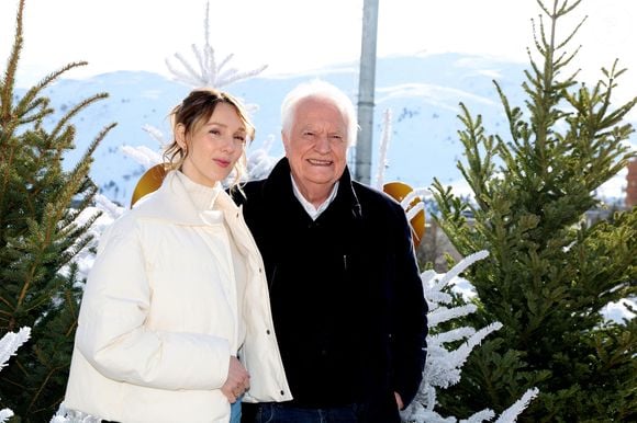 Pauline Clément et André Dussollier - Photocall du film "Chers Parents" dans le cadre du 29ème Festival International du Film de Comédie de l'Alpe d'Huez le 20 Janvier 2026. © Dominique Jacovides/Bestimage
