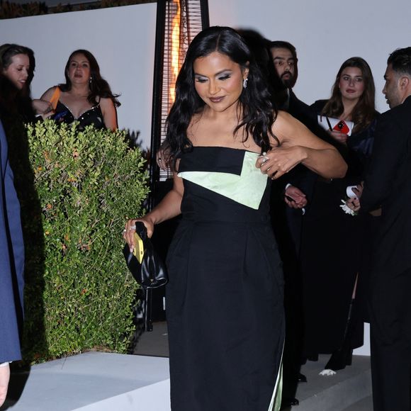 Mais pas question de s'attarder sur le sujet 
Beverly Hills, Californie - Mindy Kaling sort pour une soirée de plaisir lors de l'événement pré-Oscars Giorgio Armani rempli de stars à Beverly Hills, vue sortant de la soirée ultra-exclusive avec un sourire sur son visage. Backgrid USA / Bestimage
Mindy Kaling