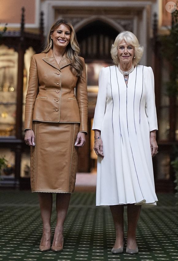 La reine Camilla (à droite) et la première dame Melania Trump visitent la bibliothèque royale du château de Windsor, dans le Berkshire, le deuxième jour de la deuxième visite d'État du président américain Donald Trump au Royaume-Uni. Jeudi 18 septembre 2025. Photo by Aaron Chown/PA Wire/ABACAPRESS.COM