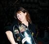 Créé en 1984 spécialement pour Jane Birkin, icône britannique et muse légendaire, ce sac est devenu un objet mythique.
Jane Birkin à l'avant première du film Désiré avec son sac le Birkin. Photo par CHARRIAU / BESTIMAGE