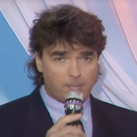 A 78 ans, ce chanteur culte des années 1970 s'est marié avec une femme de 40 ans sa cadette