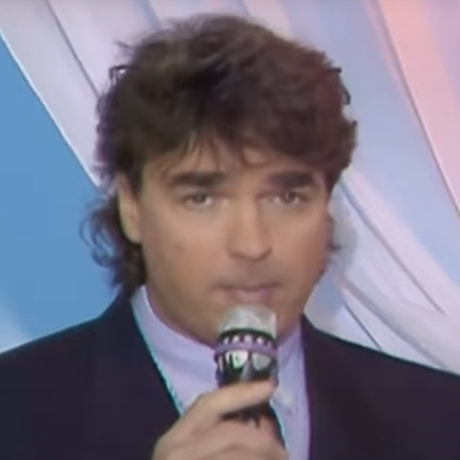 A 78 ans, ce chanteur culte des années 1970 s'est marié avec une femme de 40 ans sa cadette