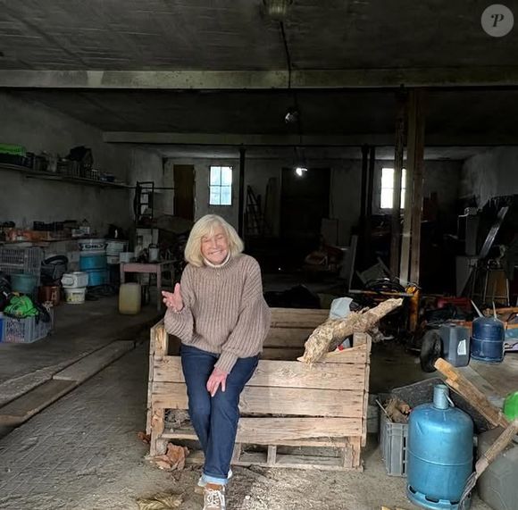 Ce samedi 1er novembre sur Instagram, Michèle Torr partage à ses abonnés une excellente nouvelle. 

Michèle Torr dans la maison de sa grand-mère à Cadenet, dans le Lubéron.