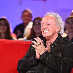 Il partage la vie de sa femme Laure Bernardini, de 28 ans sa cadette.

Exclusif - Didier Barbelivien - Enregistrement de l'émission "Vivement dimanche" au studio Gabriel, présentée par M.Drucker, diffusée sur France 3 le 23 octobre 2022.
© Guillaume Gaffiot / Bestimage