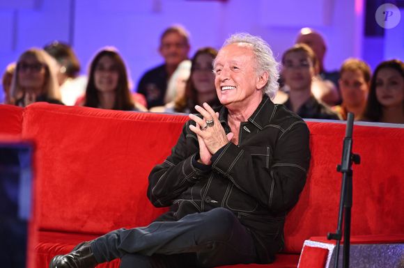 Il partage la vie de sa femme Laure Bernardini, de 28 ans sa cadette.

Exclusif - Didier Barbelivien - Enregistrement de l'émission "Vivement dimanche" au studio Gabriel, présentée par M.Drucker, diffusée sur France 3 le 23 octobre 2022.
© Guillaume Gaffiot / Bestimage