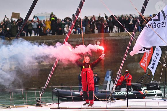 Elle est arrivée le dimanche 9 février 2025 aux Sables d'Olonne

La skipper française Violette Dorange célèbre sur son monocoque Imoca Devenir sa 25e place dans la 10e édition du Vendée Globe, course à la voile en monocoque autour du monde, aux Sables-d'Olonne, dans l'ouest de la France, le 9 février 2025. Photo by Franck Castel/ABACAPRESS.COM