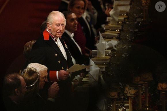Les membres de la famille royale britannique (Le roi Charles III d'Angleterre et Camilla Parker Bowles, reine consort d'Angleterre, le prince William, prince de Galles, et Catherine (Kate) Middleton, princesse de Galles) lors du banquet d'Etat au château de Windsor en l'honneur de la visite officielle de Frank-Walter Steinmeier (Président fédéral de l'Allemagne) et sa femme Elke Büdenbender au Royaume-Uni. Windsor, le 3 décembre 2025. Photo : Aaron Chown / PA Photos / Bestimage