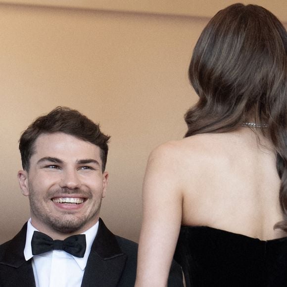Iris Mittenaere et Antoine Dupont se sont montrés très complices lors de ce Festival de Cannes.

Antoine Dupont et Iris Mittenaere assistent au tapis rouge lors du Festival de Cannes au Palais des Festivals à Cannes, France. Photo by David NIVIERE/ABACAPRESS.COM