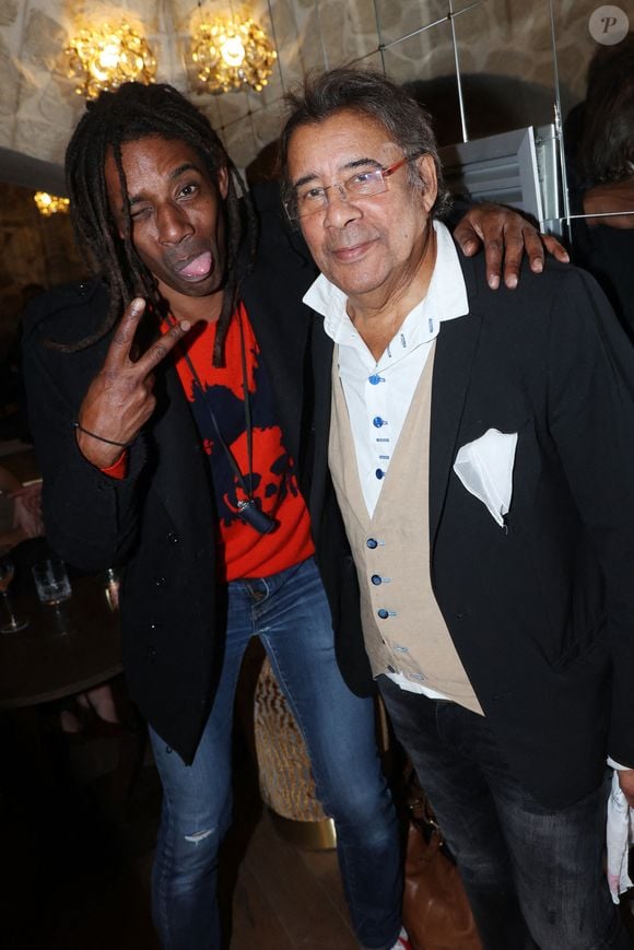 Julien Voulzy est le fils aîné de Laurent Voulzy.

Julien Voulzy et Laurent Voulzy assistent à la soirée d'ouverture du club 'Le Flirt' à Paris, France. Photo Jerome Domine/ABACAPRESS.COM