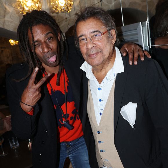 Julien Voulzy est le fils aîné de Laurent Voulzy.

Julien Voulzy et Laurent Voulzy assistent à la soirée d'ouverture du club 'Le Flirt' à Paris, France. Photo Jerome Domine/ABACAPRESS.COM