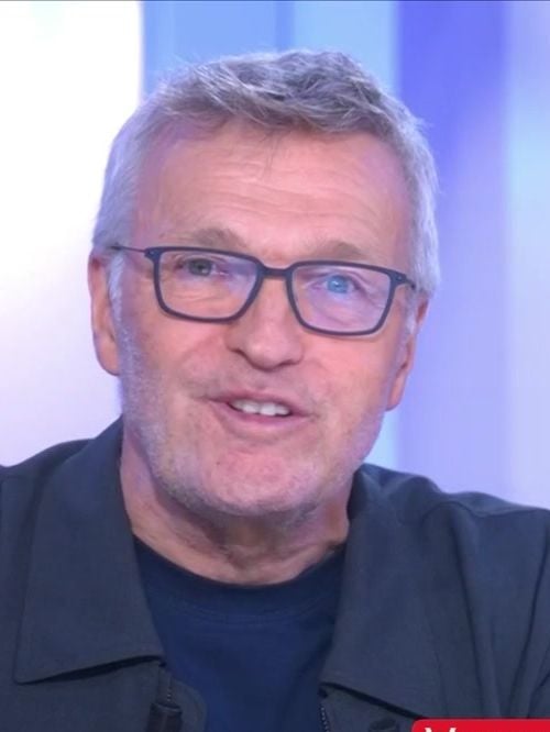 Laurent Ruquier pris par l'émotion dans C à vous, il s'adresse face caméra à Isabelle Mergault