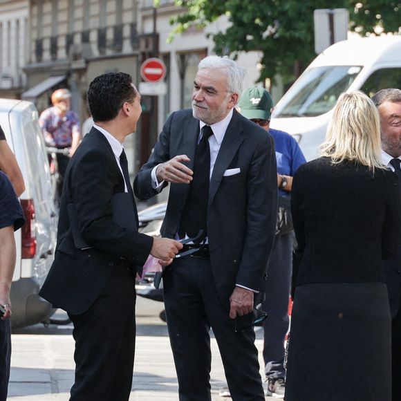 Pascal Praud assiste aux obsèques de Philippe Labro à l'église Saint Germain des Prés à Paris, France, le 13 juin 2025. Philippe Labro, journaliste, auteur, réalisateur et compositeur prolifique, est décédé à 88 ans des suites d'un cancer le 4 juin. Photo by Nasser Berzane/ABACAPRESS.COM
