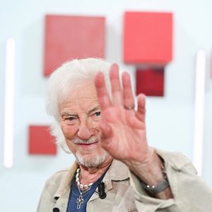 Exclusif - Hugues Aufray lors de l'enregistrement de l'émission "Vivement dimanche" à Paris, FRanxce, le 9 septembre 2025 et diffusée le 12 octobre 2025 sur France 3. © Guillaume Gaffiot/Bestimage