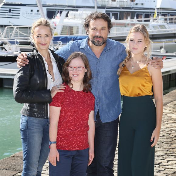 Bruno Salomone, Hélène de Fougerolles, Marie Dal Zotto et Maira Schmitt - Photocall du téléfilm "Mention Particulière" lors de la 19ème édition du Festival de la Fiction TV de la Rochelle, France, le 14 septembre 2017. © Patrick Bernard/Bestimage