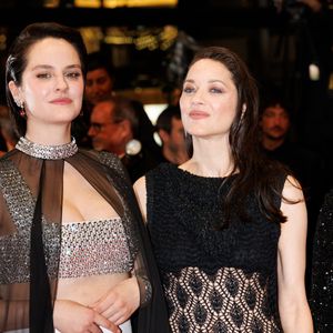 Noémie Merlant, Marion Cotillard - Montée des marches du film " Roma elastica " lors du 79ème Festival International du Film de Cannes, le 20 mai 2026. © Jacovides-Moreau / Bestimage