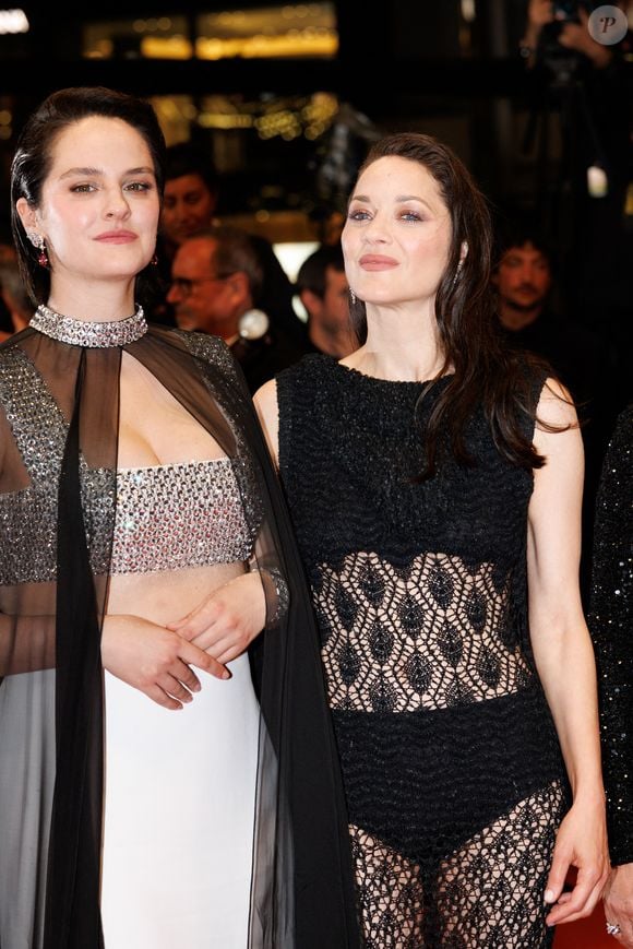 Noémie Merlant, Marion Cotillard - Montée des marches du film " Roma elastica " lors du 79ème Festival International du Film de Cannes, le 20 mai 2026. © Jacovides-Moreau / Bestimage
