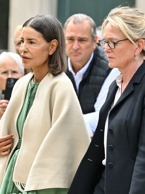 Autour de Bernadette Chirac, la princesse du Maroc et Farah Pahlavi, dernière impératrice d'Iran, réunies pour l'honorer
