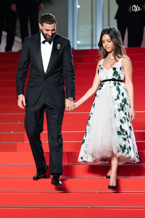 En effet, Karim Benzema et l'actrice franco-algérienne, récompensée d'un César pour son rôle dans Papicha, sont peu volubiles lorsqu'il s'agit d'évoquer leur relation.

Karim Benzema et sa compagne Lyna Khoudri à la descente des marches du film « 13 jours 13 nuits » lors du 78ème Festival International du Film de Cannes. Le 23 mai 2025
© Olivier Borde/ Bestimage