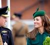 Mais surtout que mangent-ils ? Les royaux ne sont finalement pas si différents de nous lorsqu'ils passent à table.
Le prince William, duc de Cambridge, et Catherine (Kate) Middleton, duchesse de Cambridge, assistent au défilé de la Saint-Patrick des Irish Guards au Mons Barracks à Aldershot, Hampshire, Royaume Uni, le 17 mars 2014. Royalportraits Europe/Bernard Rubsamen / Bestimage