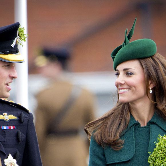 Mais surtout que mangent-ils ? Les royaux ne sont finalement pas si différents de nous lorsqu'ils passent à table. 

Le prince William, duc de Cambridge, et Catherine (Kate) Middleton, duchesse de Cambridge, assistent au défilé de la Saint-Patrick des Irish Guards au Mons Barracks à Aldershot, Hampshire, Royaume Uni, le 17 mars 2014. Royalportraits Europe/Bernard Rubsamen / Bestimage