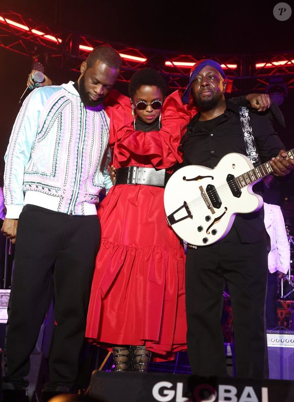 Un proche collaborateur et membre non-officiel des Fugees a trouvé la mort dans la journée de lundi 12 janvier.

Pras Michel, Lauryn Hill et Wyclef Jean - Les Fugees en concert à New York lors de leur tournée des 25 ans du groupe le 21 septembre 2021.